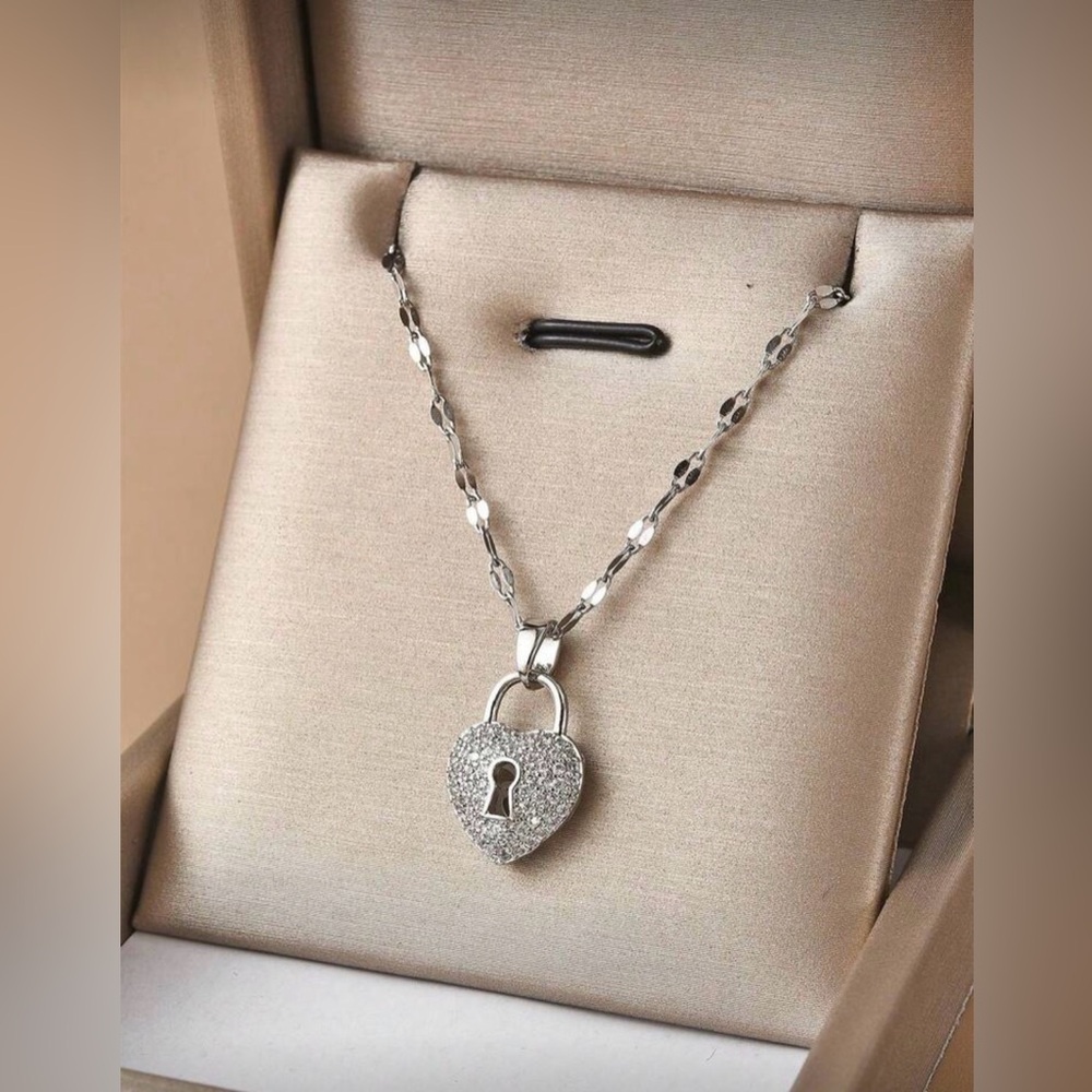 Silver Tone Heart‎ Lock Necklace